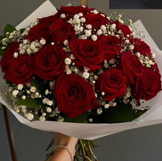 Roses + Baby’s Breath Short Stem